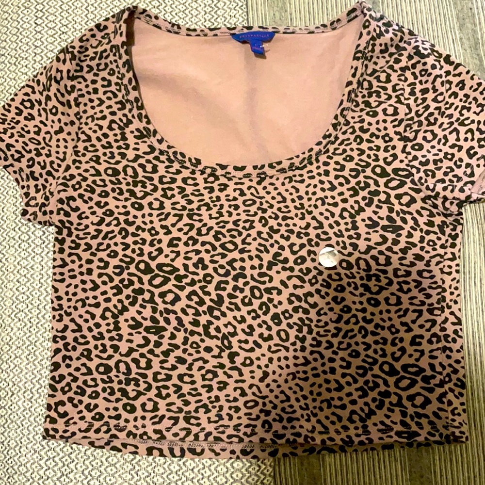 I’m selling a square open t-shirt with cheetah